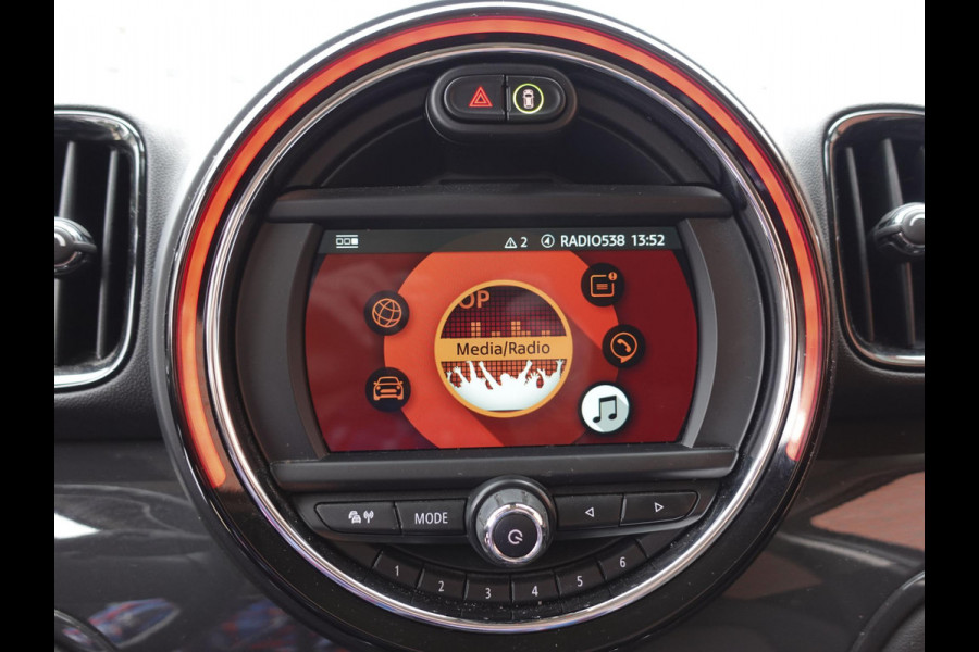 MINI Countryman 1.5 One Pepper Navigatie Parkeersensoren achter Cruise Control Airco 17” Lichtmetalen Velgen Dakrails