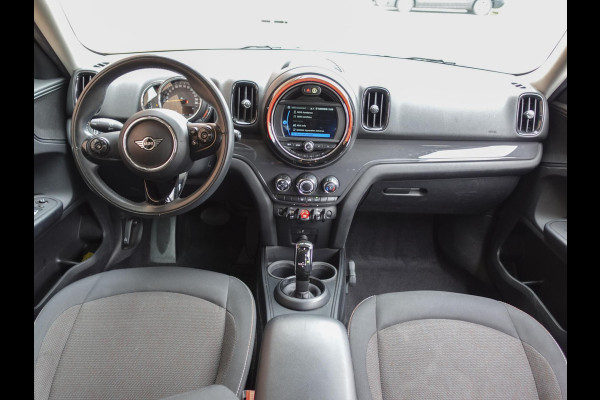 MINI Countryman 1.5 One Pepper Navigatie Parkeersensoren achter Cruise Control Airco 17” Lichtmetalen Velgen Dakrails