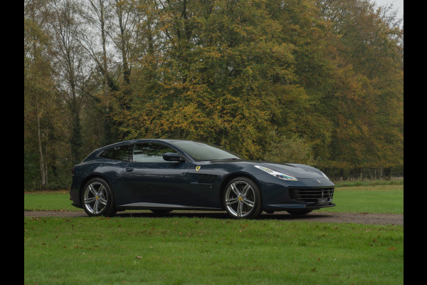 Ferrari GTC4 6.3 V12 Lusso | Atelier Car | Full spec! | Blu Ahrabian | Pano-dak | Lift | 360 cam | CarPlay