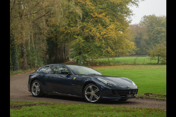 Ferrari GTC4 6.3 V12 Lusso | Atelier Car | Full spec! | Blu Ahrabian | Pano-dak | Lift | 360 cam | CarPlay