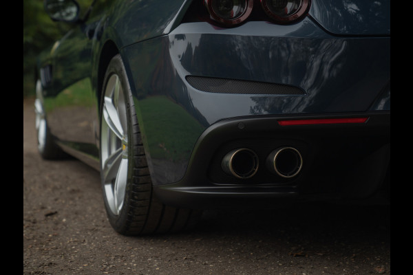 Ferrari GTC4 6.3 V12 Lusso | Atelier Car | Full spec! | Blu Ahrabian | Pano-dak | Lift | 360 cam | CarPlay