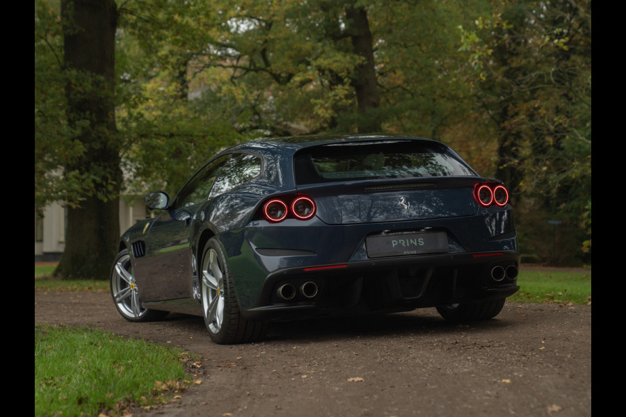 Ferrari GTC4 6.3 V12 Lusso | Atelier Car | Full spec! | Blu Ahrabian | Pano-dak | Lift | 360 cam | CarPlay