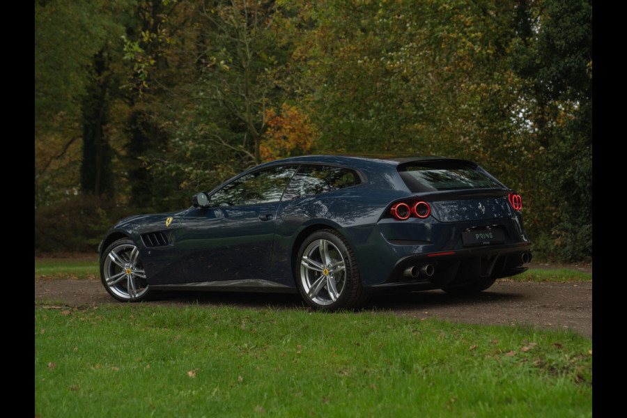 Ferrari GTC4 6.3 V12 Lusso | Atelier Car | Full spec! | Blu Ahrabian | Pano-dak | Lift | 360 cam | CarPlay