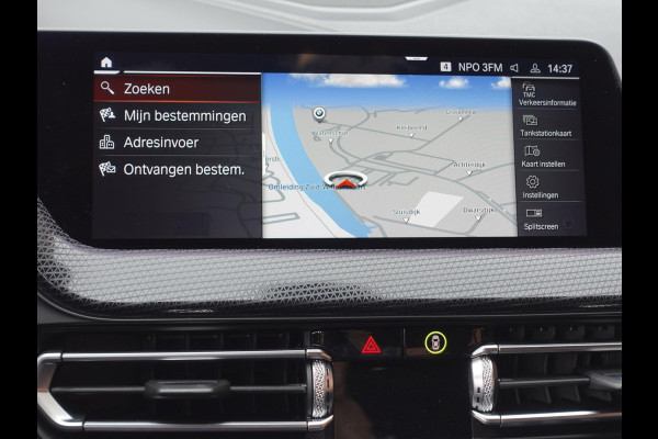 BMW 1-serie 118i High Executive Navigatie Carplay Camera Parkeersensoren Adaptive Cruise Control Head-Up Display Virtual Cockpit Inductielader Ledverlichting 18" velgen Climate Control