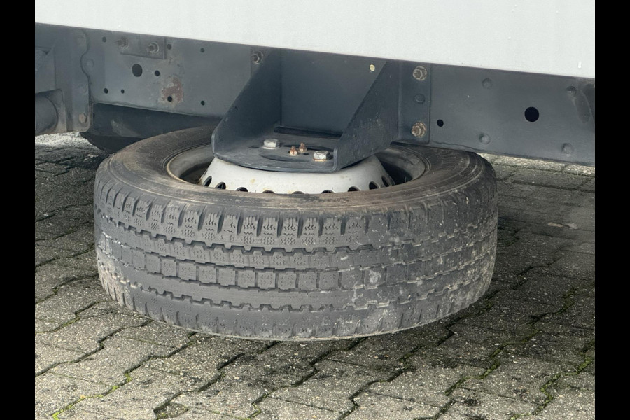 Iveco Daily Bakwagen + laadklep Clima 3 Zitplaatsen Goed onderhouden