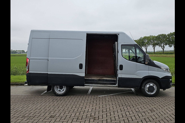 Iveco Daily 35C15V 3.0 352 DUBBELLUCHT 150 PK 3.0 LTR 3500 KG TREKHAAK!