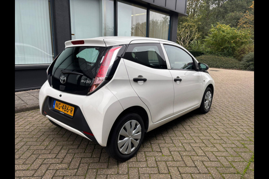 Toyota Aygo 1.0 VVT-i x-now