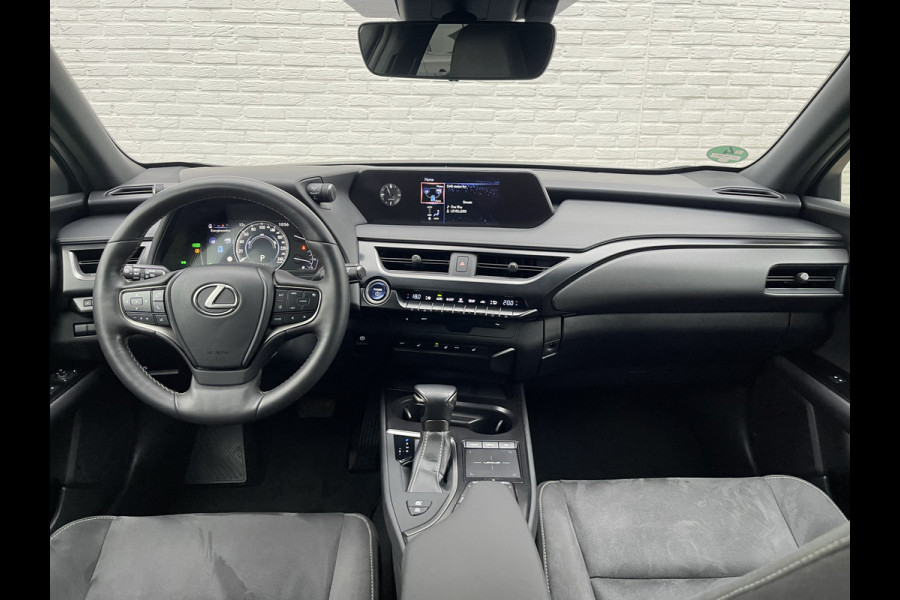 Lexus UX 250h First Edition | CarPlay | Camera | LED | ACC | DAB+ | 17 inch