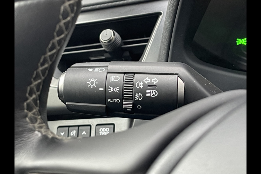 Lexus UX 250h First Edition | CarPlay | Camera | LED | ACC | DAB+ | 17 inch