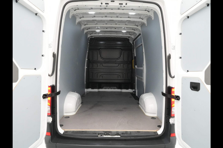 Volkswagen Crafter 30 2.0 TDI 102pk L3H3 Navigatie Airco Bijrijdersbank