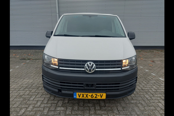 Volkswagen Transporter 2.0 TDI L2H1 Comfortline prijs is EX btw,dubbele schuifdeur airco,cruise,standkachel,lederen bekleding,trekhaak,stoelverwarming,parkeersensoren achter,