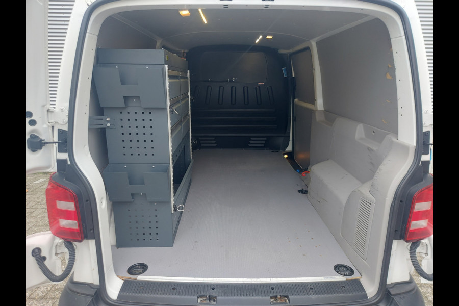 Volkswagen Transporter 2.0 TDI L2H1 Comfortline prijs is EX btw,dubbele schuifdeur airco,cruise,standkachel,lederen bekleding,trekhaak,stoelverwarming,parkeersensoren achter,