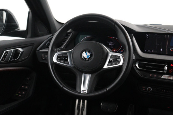 BMW 1-serie 118i Executive Edition M Sport (M-PAKKET, NAVI, CARPLAY, CAMERA, DIGITALE COCKPIT, 1e EIGENAAR, DEALER ONDERHOUDEN)