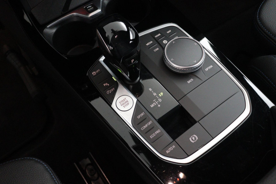 BMW 1-serie 118i Executive Edition M Sport (M-PAKKET, NAVI, CARPLAY, CAMERA, DIGITALE COCKPIT, 1e EIGENAAR, DEALER ONDERHOUDEN)