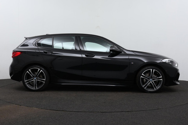 BMW 1-serie 118i Executive Edition M Sport (M-PAKKET, NAVI, CARPLAY, CAMERA, DIGITALE COCKPIT, 1e EIGENAAR, DEALER ONDERHOUDEN)