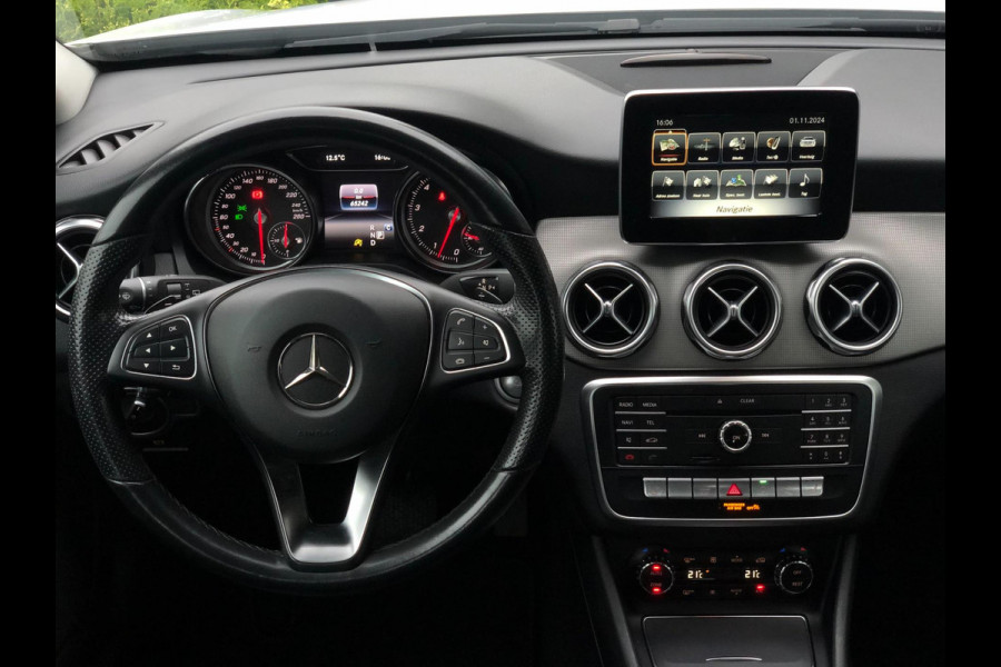 Mercedes-Benz GLA 180 Business Solution AMG | Carplay, Navi, Leder, Cruise, Airco, Stoelverw|Parkeersensors|