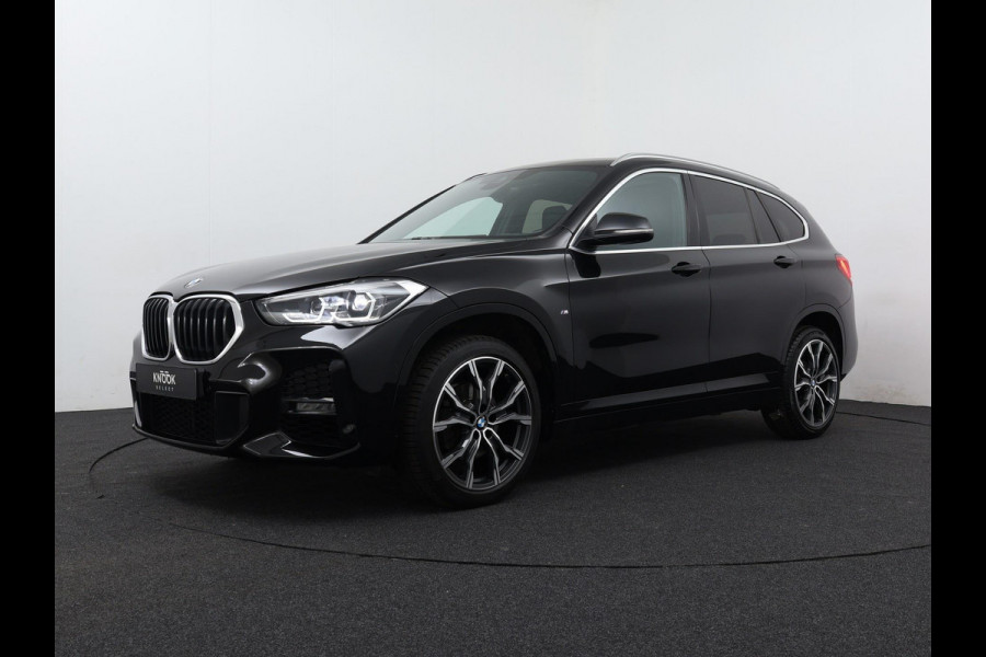 BMW X1 sDrive18i High Executive M-Sport | Panorama | Leer