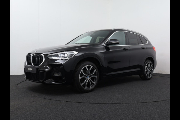 BMW X1 sDrive18i High Executive M-Sport | Panorama | Leer