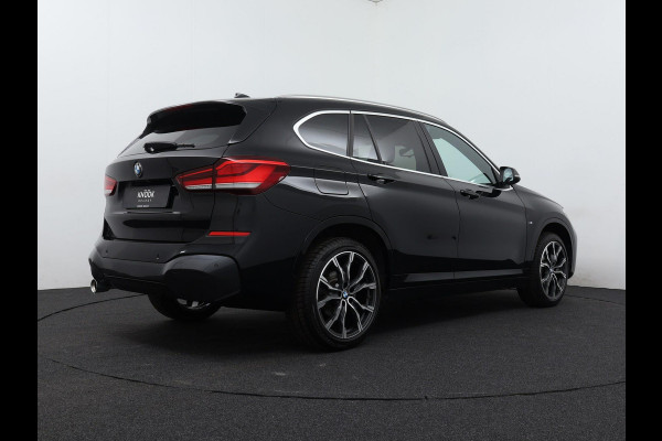 BMW X1 sDrive18i High Executive M-Sport | Panorama | Leer