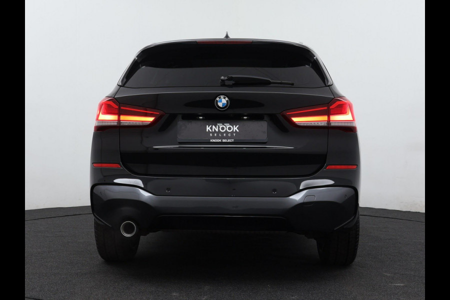 BMW X1 sDrive18i High Executive M-Sport | Panorama | Leer