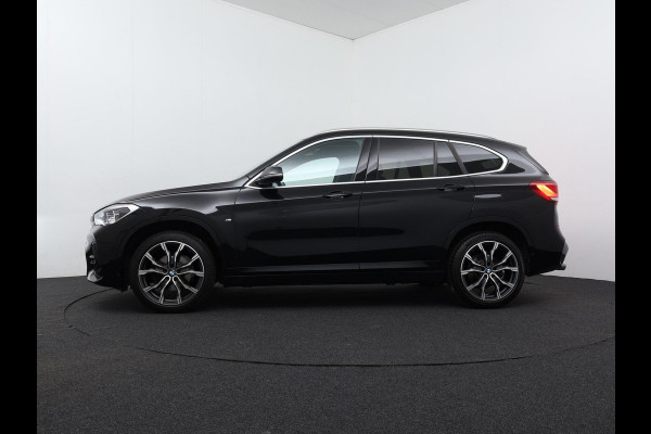 BMW X1 sDrive18i High Executive M-Sport | Panorama | Leer