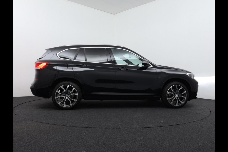 BMW X1 sDrive18i High Executive M-Sport | Panorama | Leer