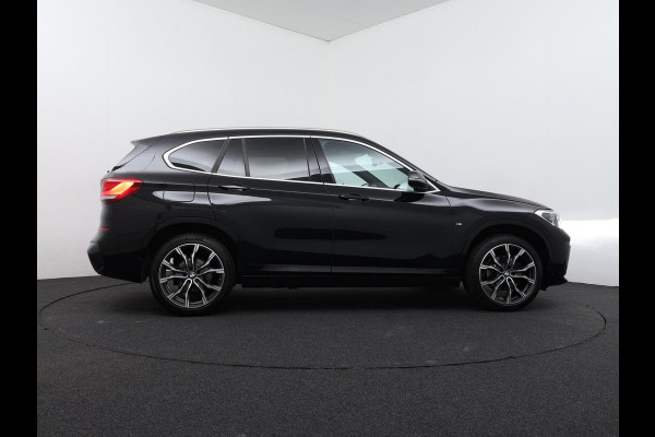 BMW X1 sDrive18i High Executive M-Sport | Panorama | Leer