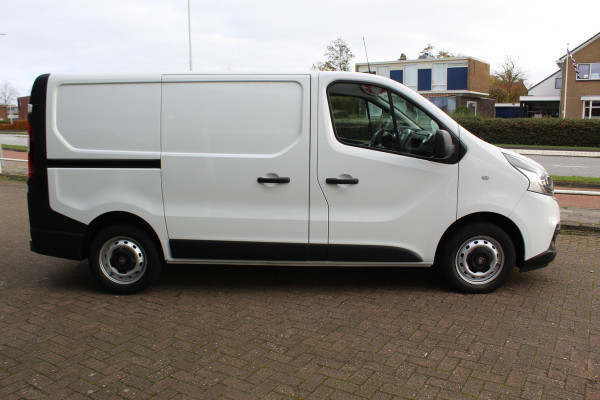 Fiat Talento 2.0-145pk MultiJet L1H1. Nette en goede Fiat Talento L1. Airco, cruise control, navigatie, telefoonvoorb., pakeersensoren achter, trekhaak, laadruimte betimmerd, 3-zits etc.