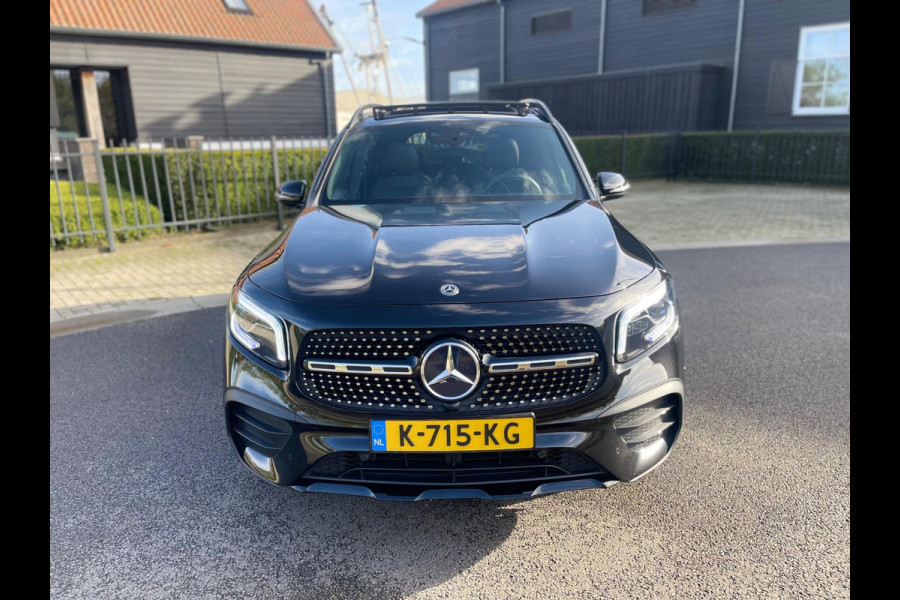 Mercedes-Benz Glb 200 AMG Line Night pakket Panoramadak AchteruirijCamera