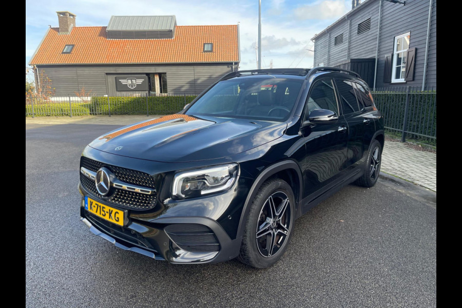 Mercedes-Benz Glb 200 AMG Line Night pakket Panoramadak AchteruirijCamera