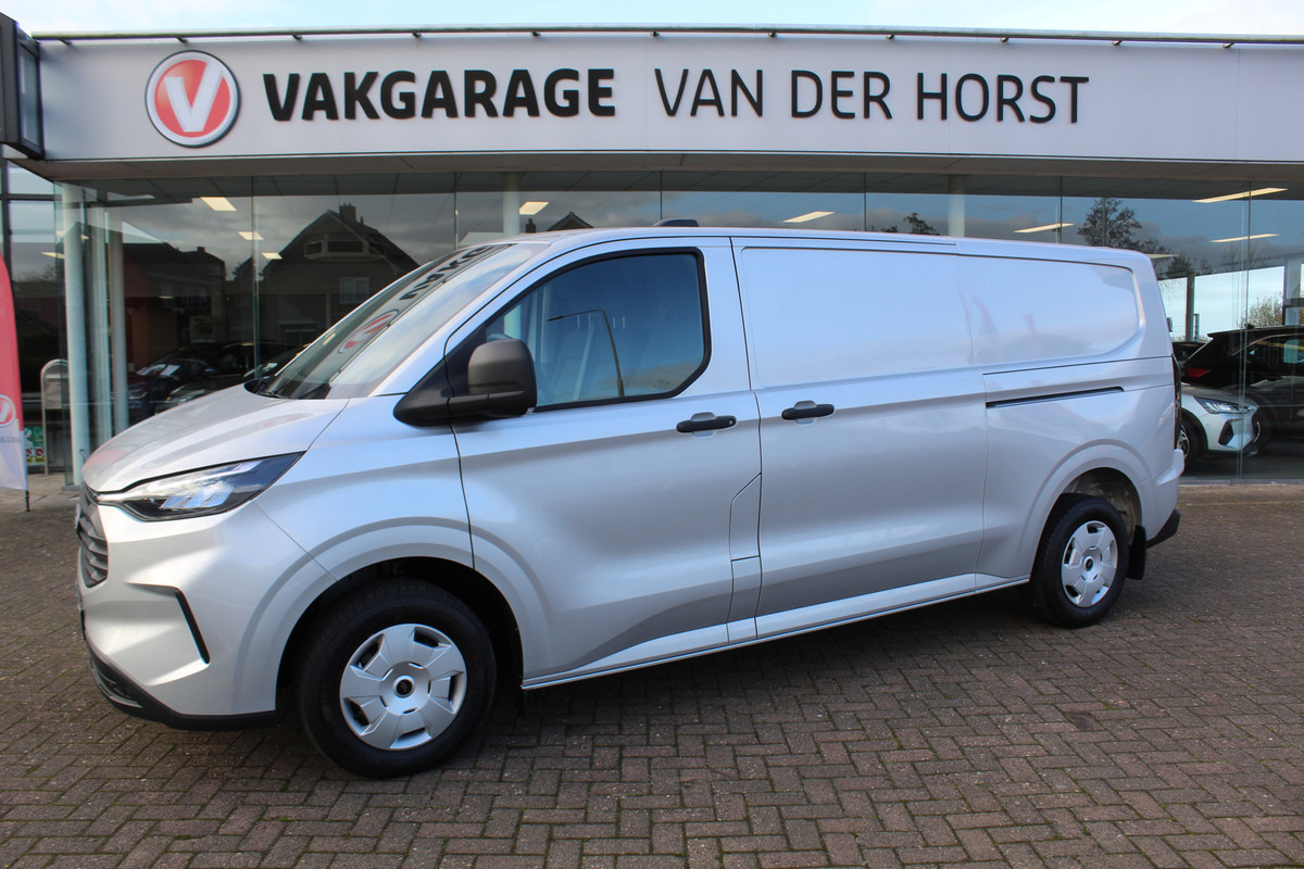 Ford Transit Custom 320 2.0-136pk TDCI L2H1 ´Trend´, schuifdeur li. + re. ! Overtuig u van de rijkwaliteiten van dit nieuwe model Ford Transit Custom. Camera, LED koplampen, Cruise Control, Aut. Airco, Navigatie by Apple / Android, Voorraam verwarmd, Metallic lak etc.