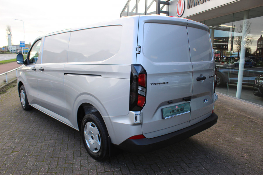 Ford Transit Custom 320 2.0-136pk TDCI L2H1 ´Trend´, schuifdeur li. + re. ! Overtuig u van de rijkwaliteiten van dit nieuwe model Ford Transit Custom. Camera, LED koplampen, Cruise Control, Aut. Airco, Navigatie by Apple / Android, Voorraam verwarmd, Metallic lak etc.