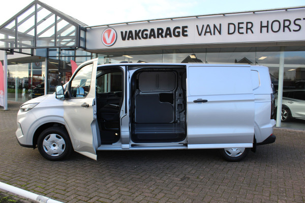 Ford Transit Custom 320 2.0-136pk TDCI L2H1 ´Trend´, schuifdeur li. + re. ! Overtuig u van de rijkwaliteiten van dit nieuwe model Ford Transit Custom. Camera, LED koplampen, Cruise Control, Aut. Airco, Navigatie by Apple / Android, Voorraam verwarmd, Metallic lak etc.