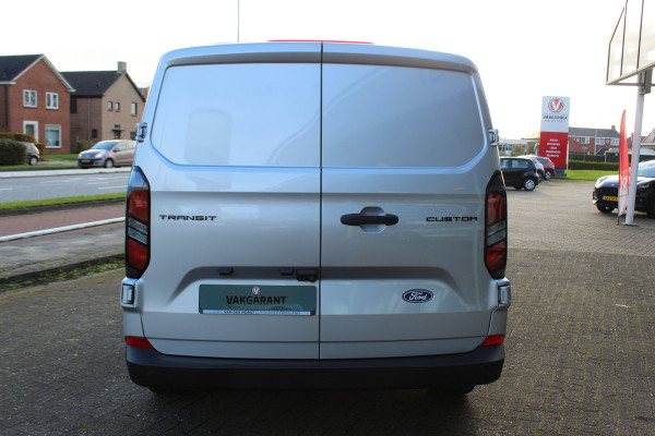 Ford Transit Custom 320 2.0-136pk TDCI L2H1 ´Trend´, schuifdeur li. + re. ! Overtuig u van de rijkwaliteiten van dit nieuwe model Ford Transit Custom. Camera, LED koplampen, Cruise Control, Aut. Airco, Navigatie by Apple / Android, Voorraam verwarmd, Metallic lak etc.