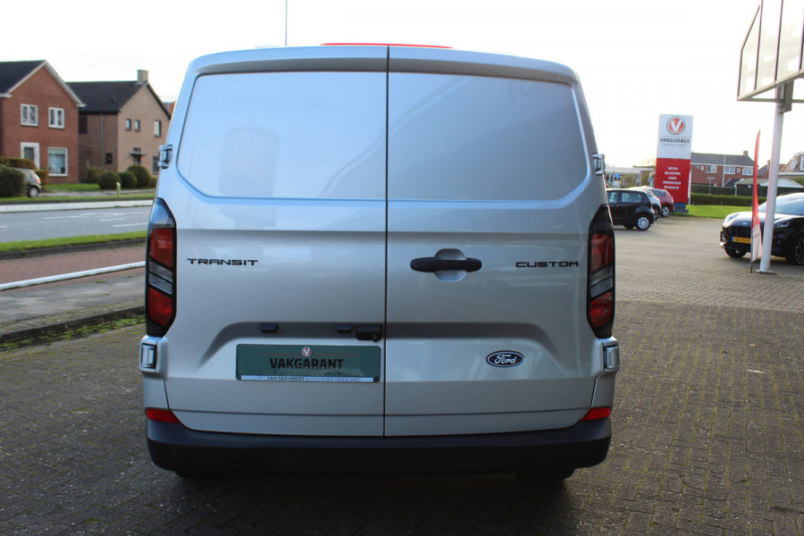 Ford Transit Custom 320 2.0-136pk TDCI L2H1 ´Trend´, schuifdeur li. + re. ! Overtuig u van de rijkwaliteiten van dit nieuwe model Ford Transit Custom. Camera, LED koplampen, Cruise Control, Aut. Airco, Navigatie by Apple / Android, Voorraam verwarmd, Metallic lak etc.