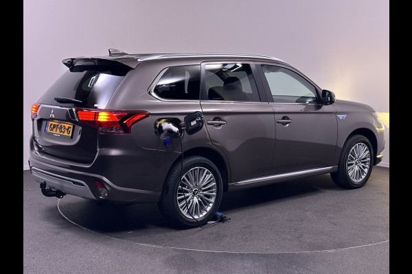 Mitsubishi Outlander 2.4 Plug in Hybrid 225pk PHEV | Trekhaak af Fabriek | Apple Carplay | Camera | Cruise Control | L.M. 18" | Climate Control | Stoelverwarming | DAB |