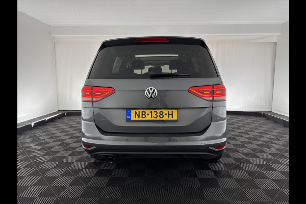 Volkswagen Touran 1.4 TSI Connected Series [ 7-pers. ] Aut. *PANO | NAVI-FULLMAP | KEYLESS | CAMERA | MICROFIBRE | BLIND-SPOT | ECC | PDC | CRUISE | MASSAGE-SEAT | COMFORT-SEATS | TOWBAR | 16''ALU*