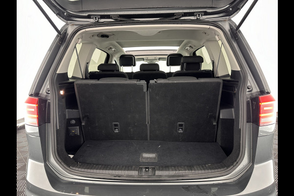 Volkswagen Touran 1.4 TSI Connected Series [ 7-pers. ] Aut. *PANO | NAVI-FULLMAP | KEYLESS | CAMERA | MICROFIBRE | BLIND-SPOT | ECC | PDC | CRUISE | MASSAGE-SEAT | COMFORT-SEATS | TOWBAR | 16''ALU*