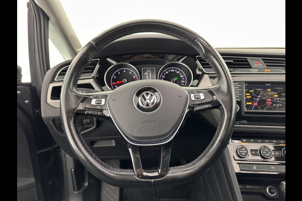 Volkswagen Touran 1.4 TSI Connected Series [ 7-pers. ] Aut. *PANO | NAVI-FULLMAP | KEYLESS | CAMERA | MICROFIBRE | BLIND-SPOT | ECC | PDC | CRUISE | MASSAGE-SEAT | COMFORT-SEATS | TOWBAR | 16''ALU*