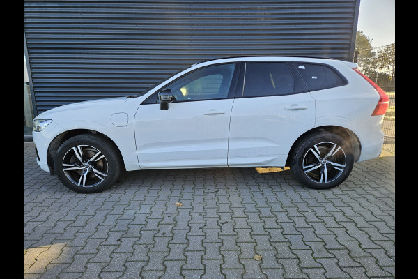 Volvo XC60 Recharge T8 AWD R-Design Plug In Hybrid PHEV | Panodak | Trekhaak af Fabriek | Lederen Sportstoelen Memory | Camera | Apple Carplay | 19"L.M | DAB |