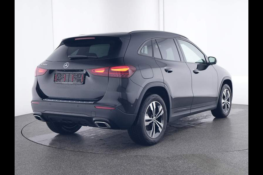 Mercedes-Benz GLA 250 e Face Lift Plug-In Hybride | Trekhaak | Night pakket | 11kW Laden | Dodehoek assistent | Multibeam Koplampen | Stuur- en Stoelverwarming | Inclusief 24 maanden MB Certified garantie voor Europa.