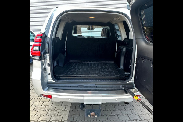 Toyota Land Cruiser 2.8 D-4D-F Executive TEC edition achterbank is erbij