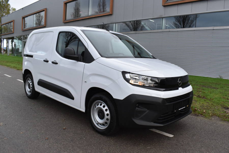 Opel Combo 1.5 BlueHDi 130 S&S L1 Automaat diesel Navigatie applecarplay Nieuw/ registratie 2024/ GEEN BPM