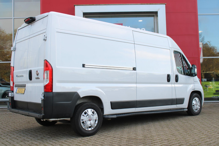 Fiat E-Ducato 3.5T L3H2 79 kWH AUTOMAAT | NAVIGATIE | CLIMATE CONTROL | PARKEERSENSOREN | ACHTERUITRIJ CAMERA | DODEHOEK DETECTIE |  LANE ASSIST | LEDER STUURWIEL | BUMPERS IN CARROSERIE KLEUR |