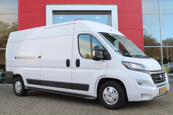 Fiat E-Ducato 3.5T L3H2 79 kWH AUTOMAAT | NAVIGATIE | CLIMATE CONTROL | PARKEERSENSOREN | ACHTERUITRIJ CAMERA | DODEHOEK DETECTIE |  LANE ASSIST | LEDER STUURWIEL | BUMPERS IN CARROSERIE KLEUR |