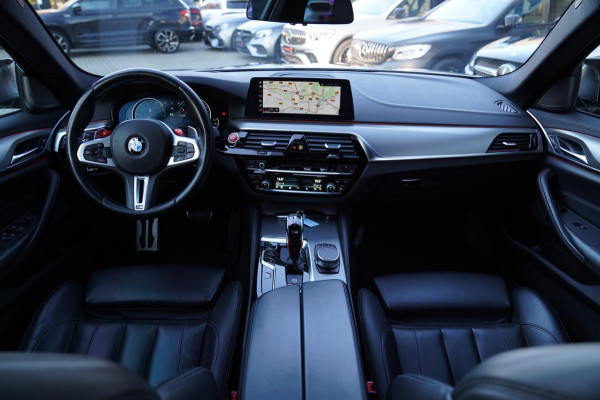 BMW 5 Serie M5 | Carbon | Harman/Kardon | Dealer onderhouden | Sfeerverlichting | Donington Grau | 600PK | NAP | Origineel NL |