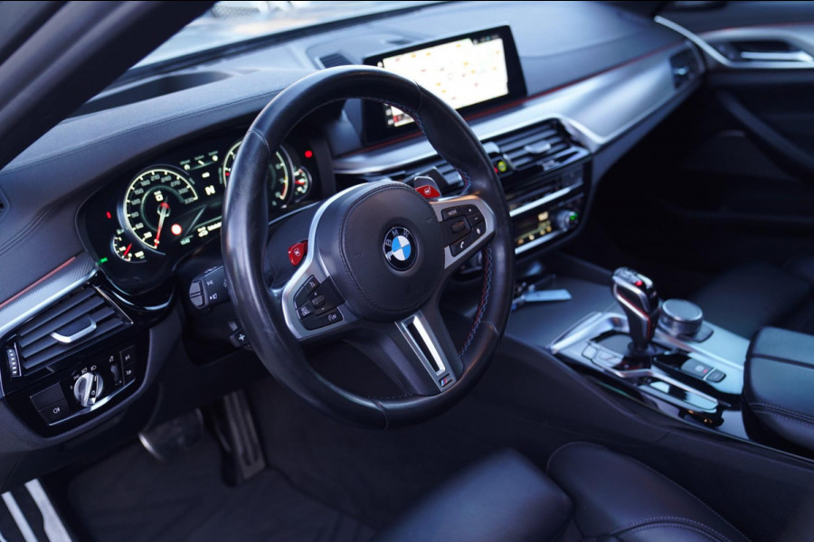 BMW 5 Serie M5 | Carbon | Harman/Kardon | Dealer onderhouden | Sfeerverlichting | Donington Grau | 600PK | NAP | Origineel NL |