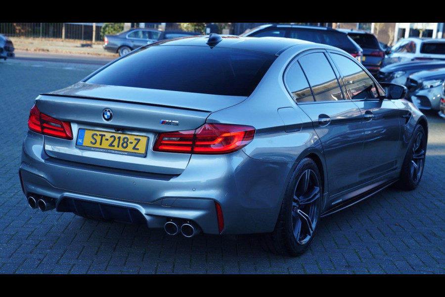 BMW 5 Serie M5 | Carbon | Harman/Kardon | Dealer onderhouden | Sfeerverlichting | Donington Grau | 600PK | NAP | Origineel NL |