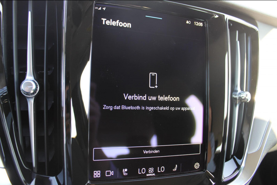 Volvo V60 B3 163pk automaat Essential Edition Google infotainment incl navigatie / Dode hoekherkenning(BLIS) / Adaptieve Cruise control / Semi elektrisch wegklapbare trekhaak