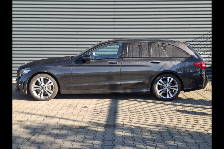 Mercedes-Benz C-Klasse Estate 300 e AMG Line Plug in Hybrid 320pk PHEV | Panodak | Luchtvering | Lederen Alcantara Sportstoelen Verwarmd | Burmester Audio | Adaptive Cruise | Navigatie | Apple Carplay |